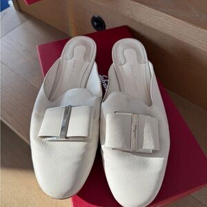 Salvatore Ferragamo White Leather Bow Backless Mules